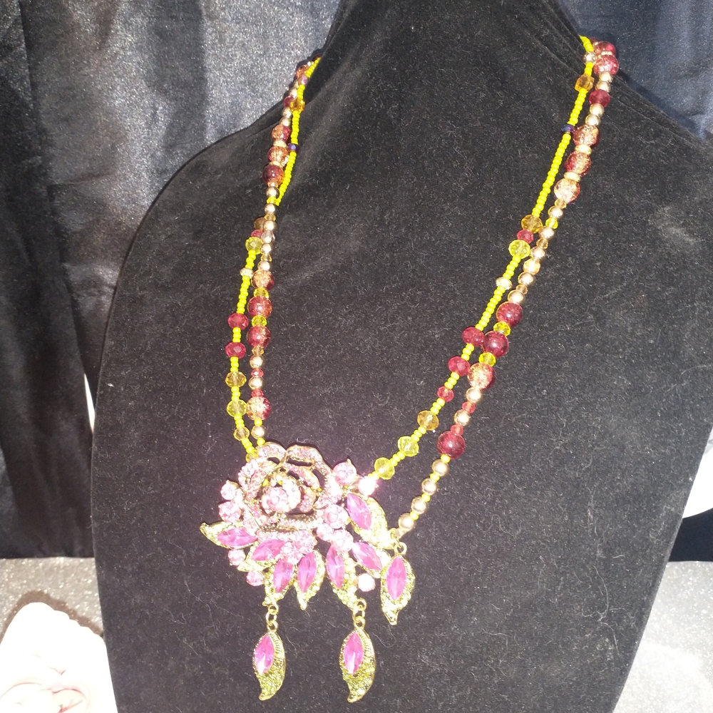 Elegant Pink and Gold Floral Necklace